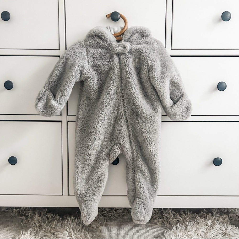 Light feet fuzzy baby winter suit. 6 months, Carter’s, like new. Warm and soft